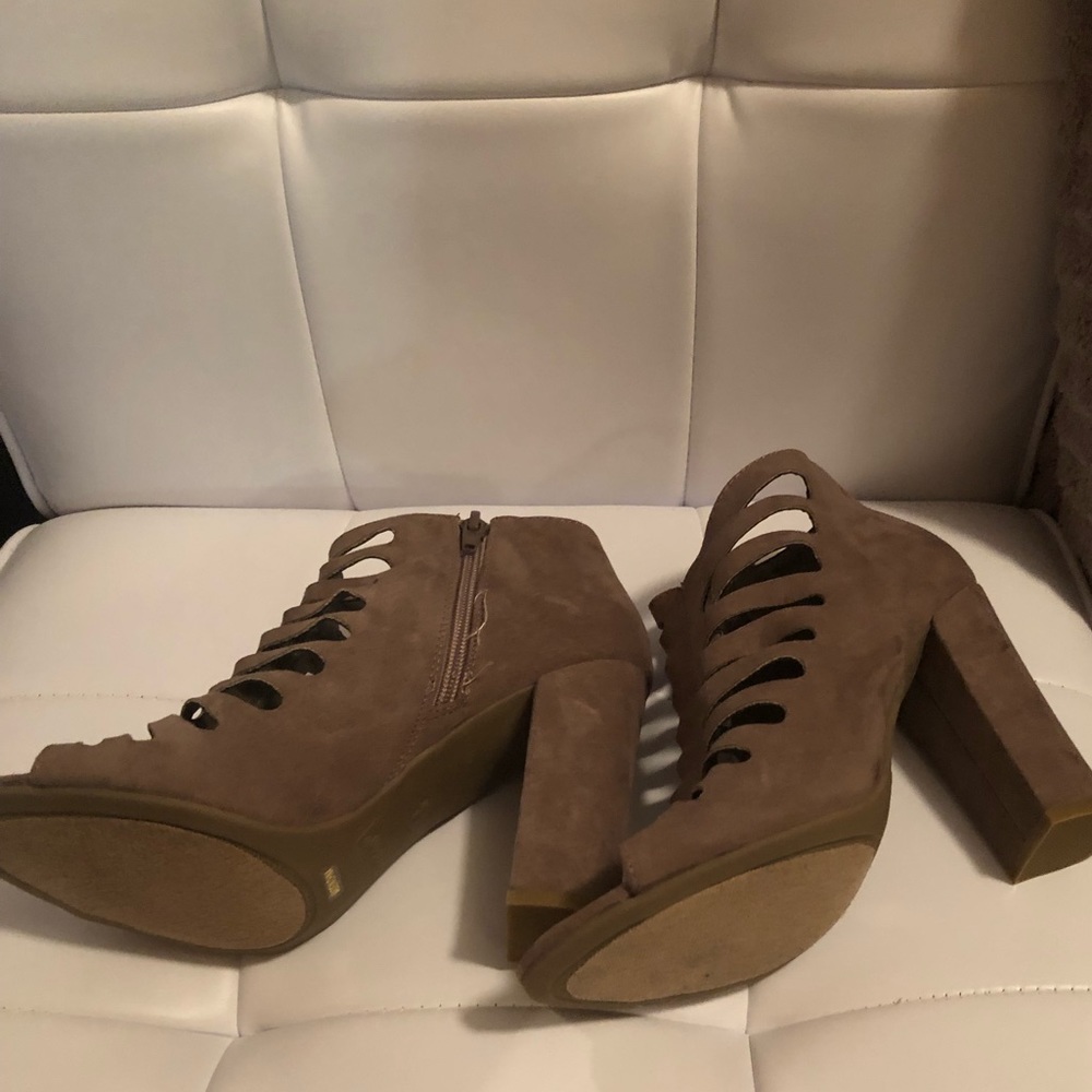 Heels with cutouts size 8.